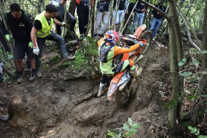 Stone Extreme 2025: l’enduro estremo alla conquista delle cave e della natura di Serre di Rapolano