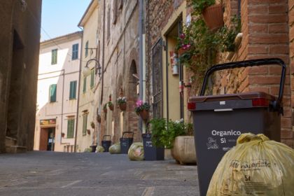 Al via la riorganizzazione del servizio di raccolta rifiuti a Rapolano Terme: due incontri e la consegna dei mastelli