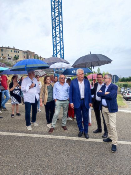 La visita del presidente della Regione Toscana, Eugenio Giani a Rapolano Terme fra servizi sociosanitari e scolastici
